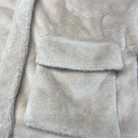 AKIRA Cream Fuzzy Bomber Jacket W LG. Pockets Buckle details PREPPY CITY - Picture 5 of 16